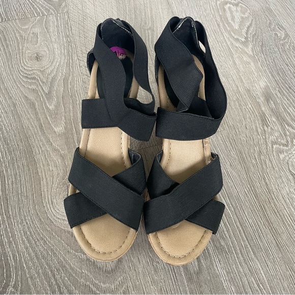 Kenneth Cole Wedges - Picture 3 of 4